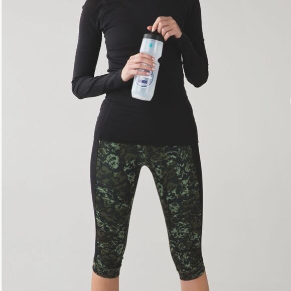 Lululemon Stop At Nothing Crop Green Army Print leggings - Picture 1 of 9